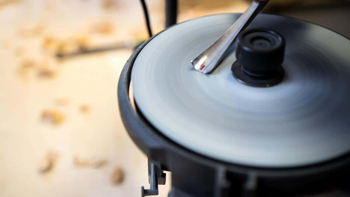 Gouge laid across the sharpening disc