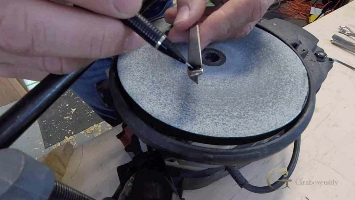 A V-tool edge, the tool most beginners near Alpine, CA struggle with first