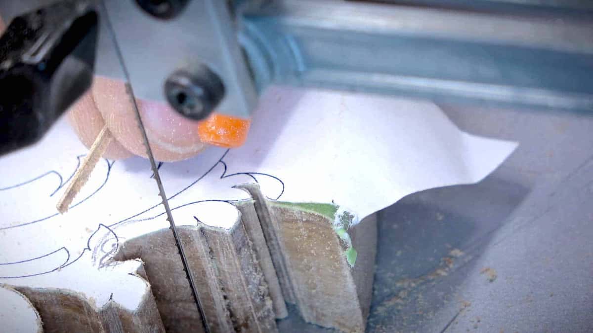 Blade shows the board thickness