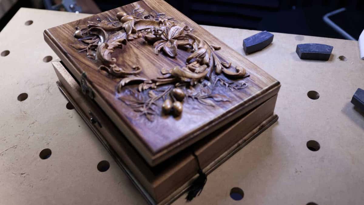 Angled view counting values from carved olive down to hollow