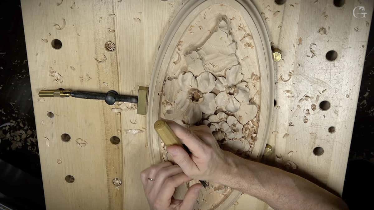 Learn to carve in Venetian Style a Flowers rosette. Online woodcarving course with Alexander Grabovetskiy