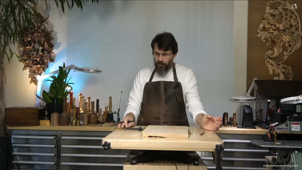 What are the best types of wood in Iceland for beginners to practice carving?