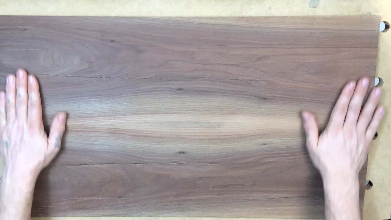 Can walnut wood be used for carving?