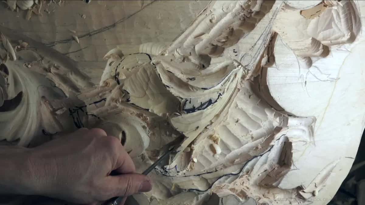 Blade held low along the leaf.