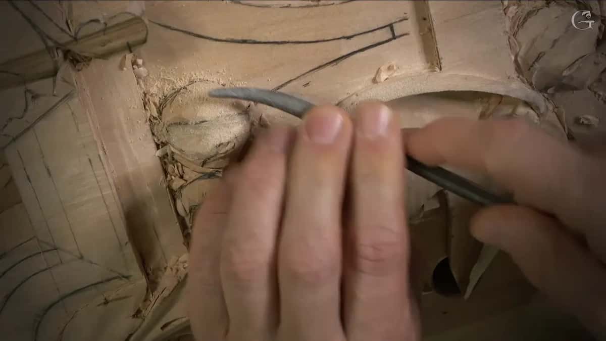 Rounded knob, tool on top