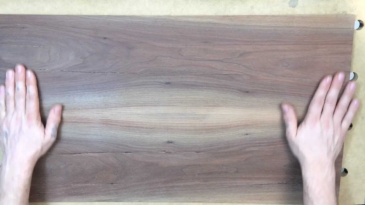 Can walnut wood be used for carving?