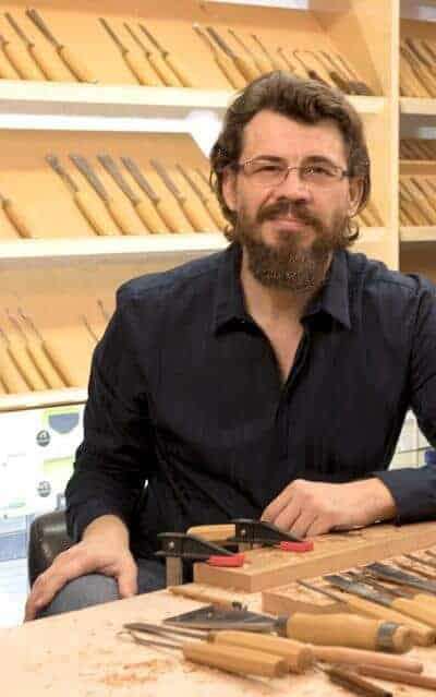 Alexander Grabovetskiy Alexander Grabovetskiy Woodcarver -Woodcarving School- school of woodworking