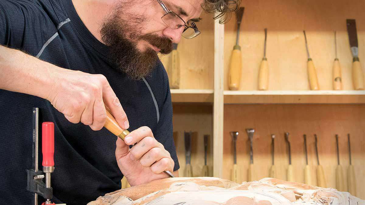 Tequniques-Fitured-Image woodcarving school - how many tools do You have?