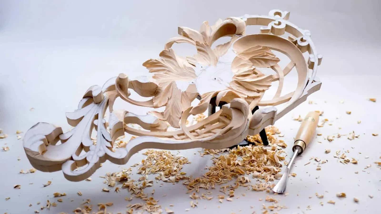What does the crushing strength of wood mean?