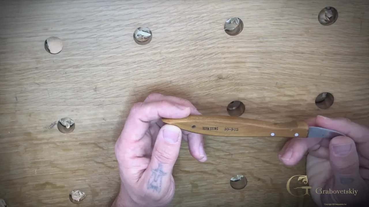 What a carving knife is, and the one I put in a beginner's hand