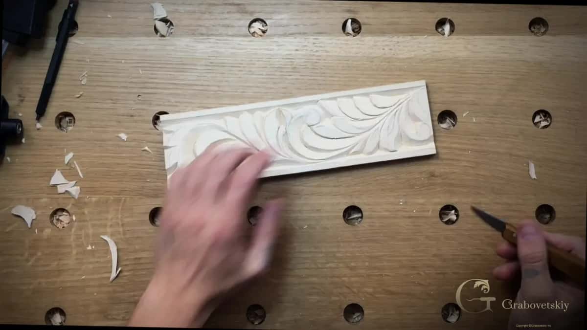 Vee grooves down the leaf centres