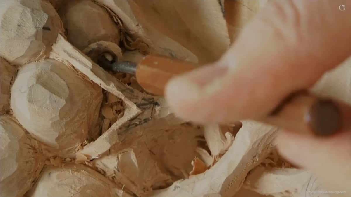 V shaped notch stepped down with a small skew, an eighth of an inch wide, no pressure on the handle at all