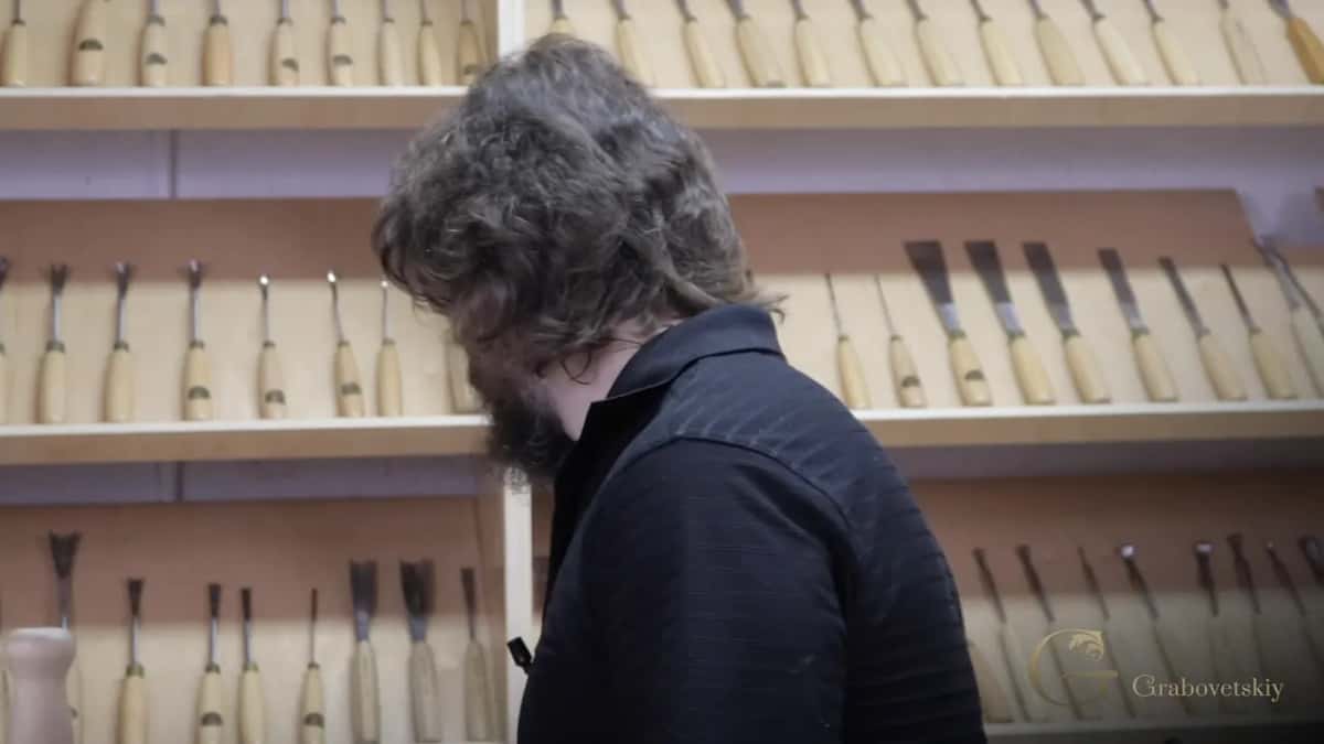 Reaching along the rack for the gouge this job wants