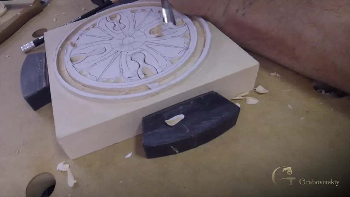 A fine tool at one petal