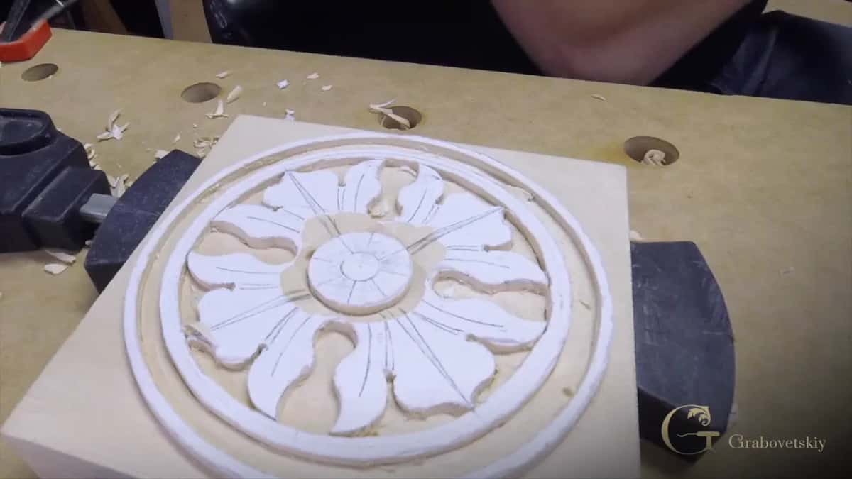 The whole rosette from above, middle standing proud