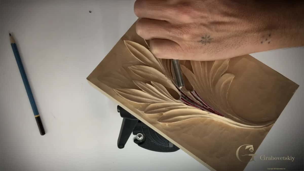 Fine tool working a hollow.