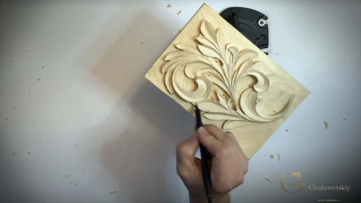 Dark handle pointing where the middle line runs under