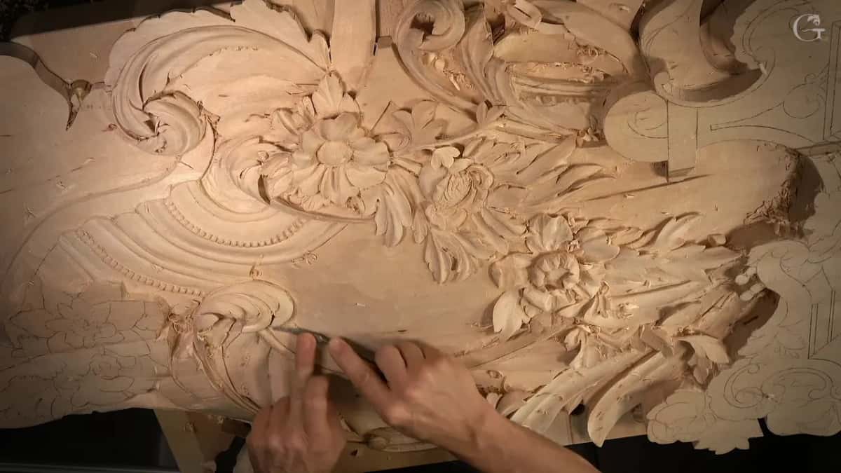 Bead run curving along a shell, wide at one end and narrower at the other