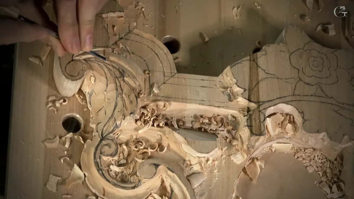 Small tool set into a pencilled volute