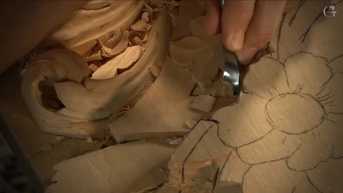 Spoon gouge dipping into a hollow.