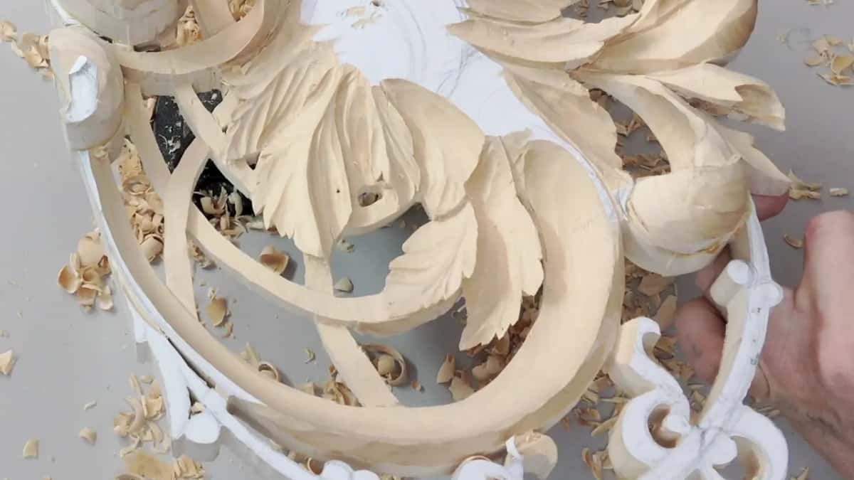 Right hand holding the white scrolls at the edge