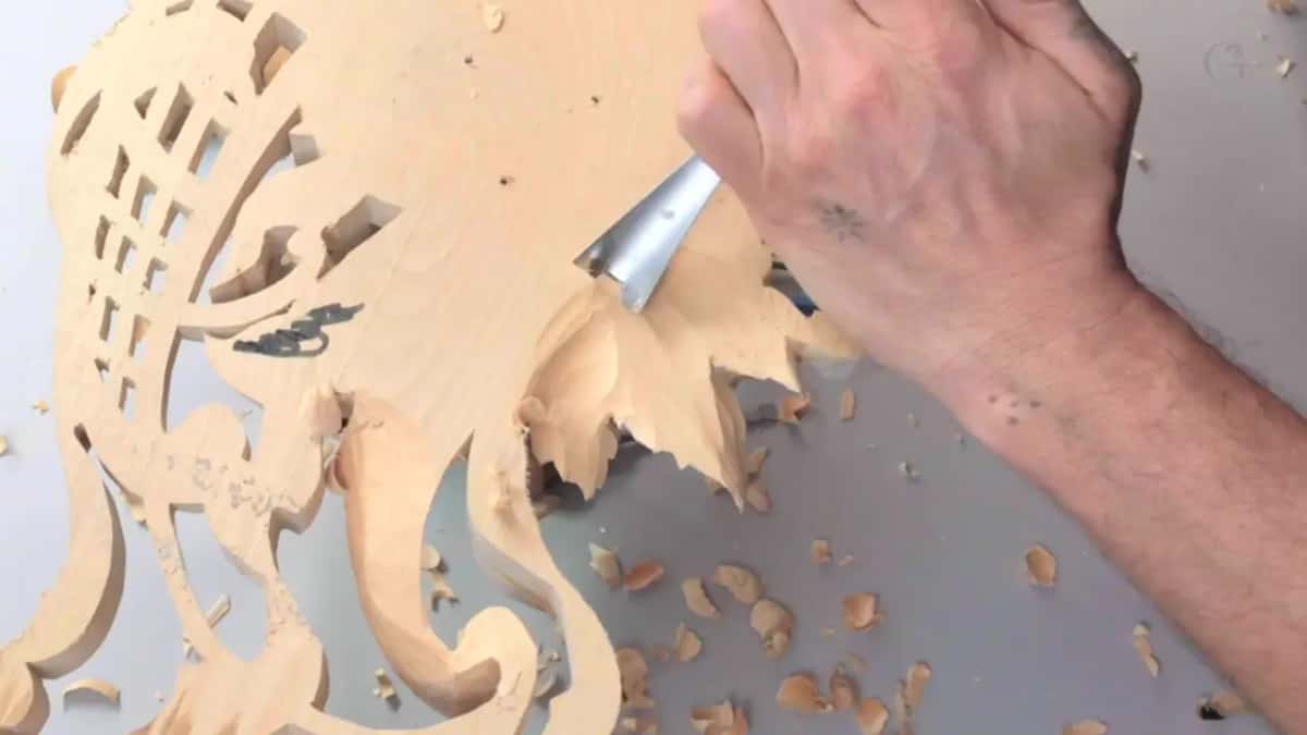 Fist around a gouge