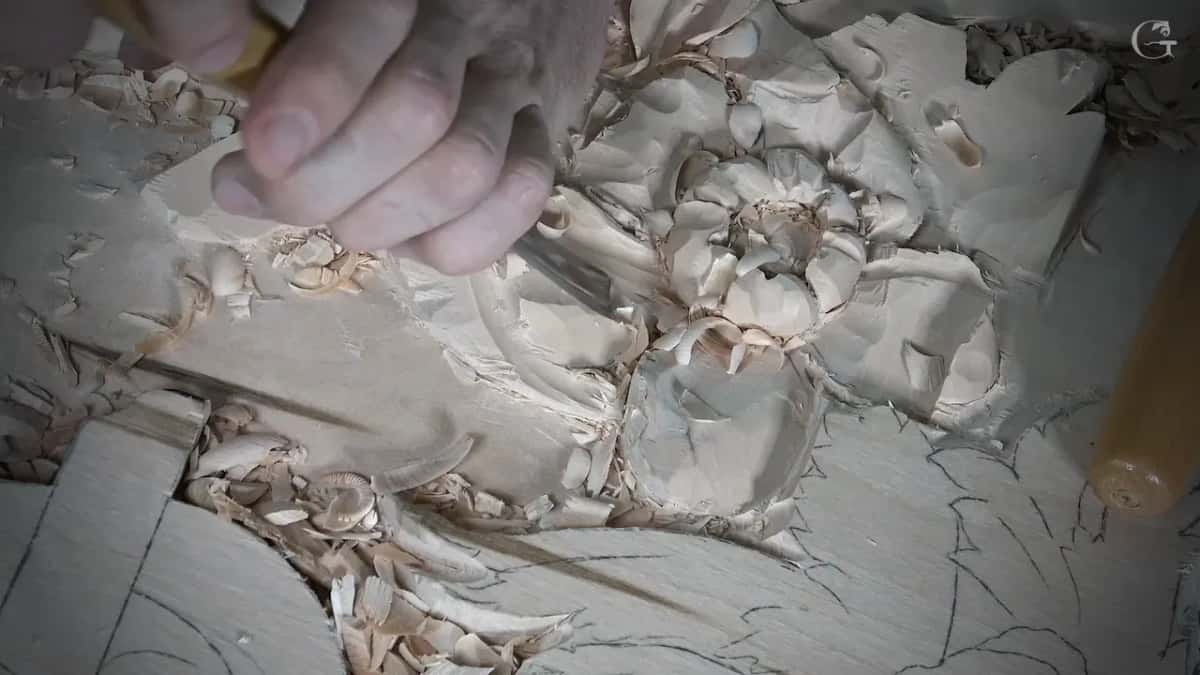 Narrow gouge at a leaf, mallet handle at the edge