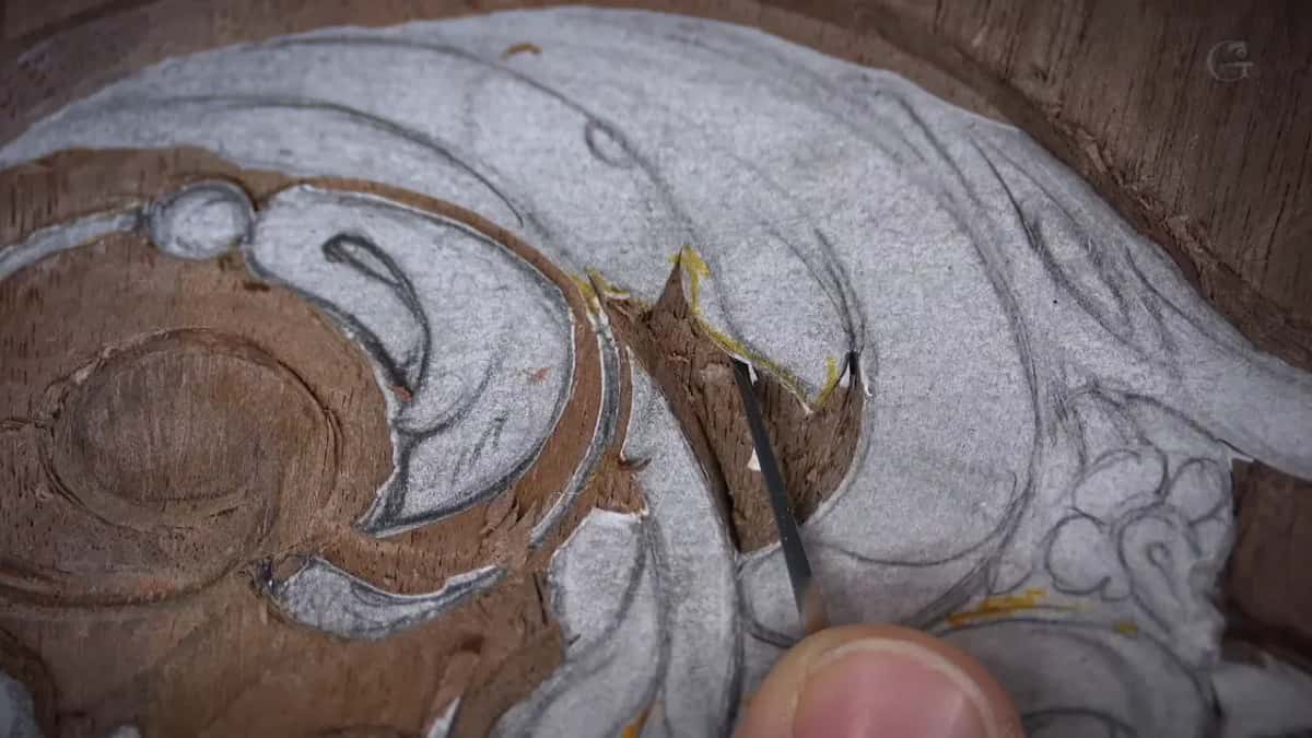 Thin flat blade cutting through the middle of the drawing
