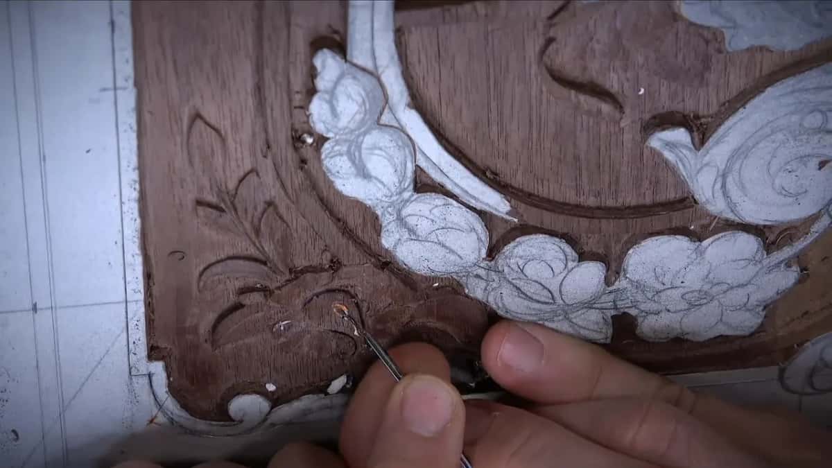 Two fingers planted flat on the board with a fine veiner running between them, the hand locked in place