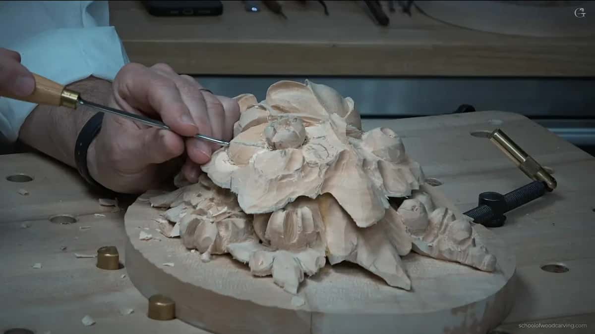 Narrow gouge set at the leaf angle
