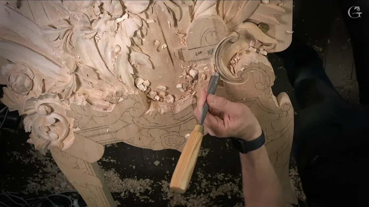Gouge held upright
