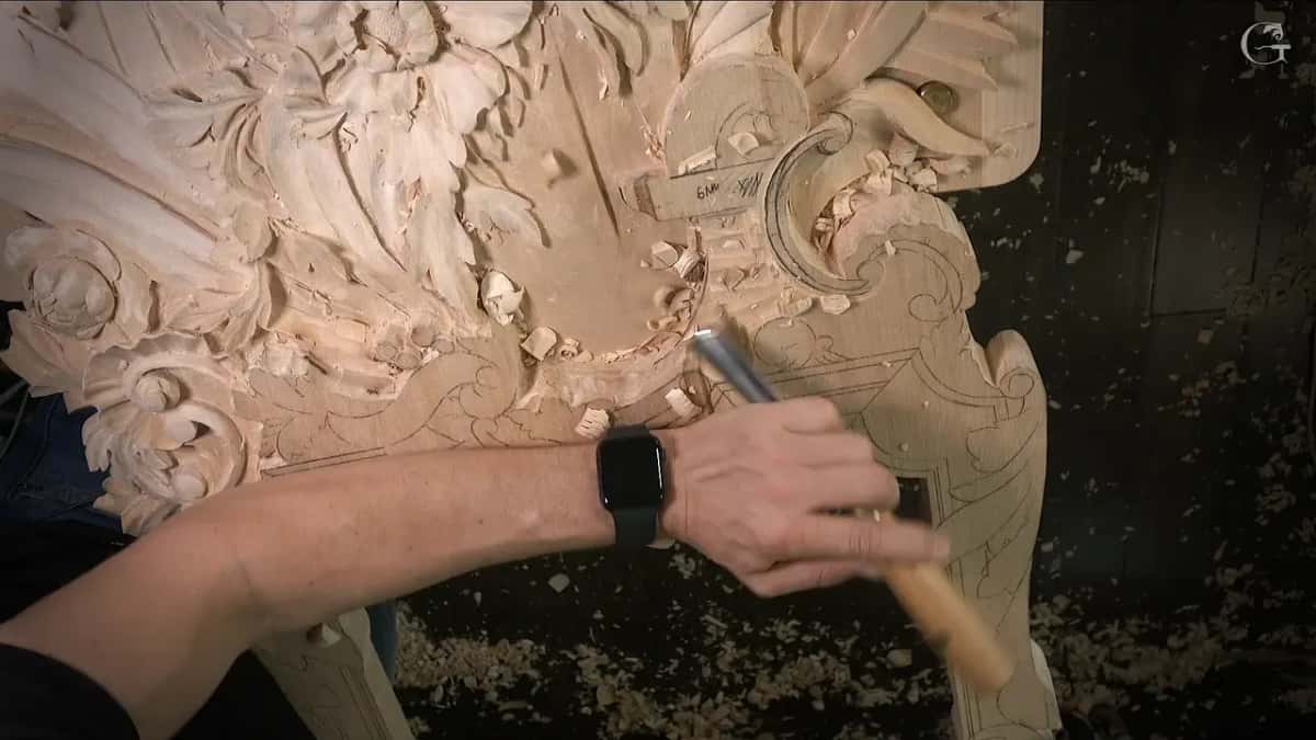 No mallet here, one hand pushes the gouge and loose chips lie all over the lowered area