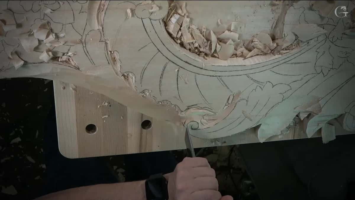 Narrow tool pointing straight down at the curl