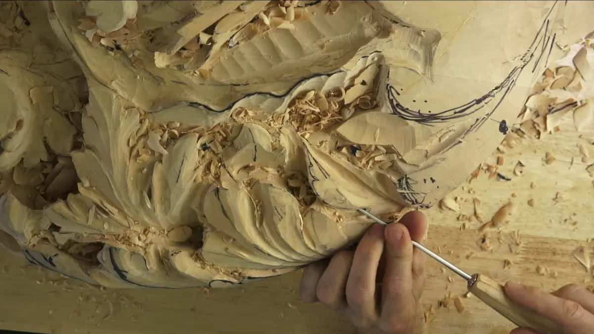 Following the ink line Fine veiner in hand, tracing an inked line