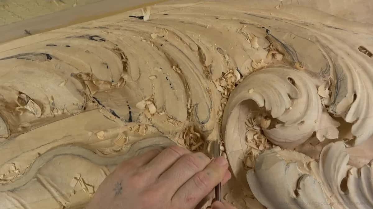 Upright by the curl, a thin tool.