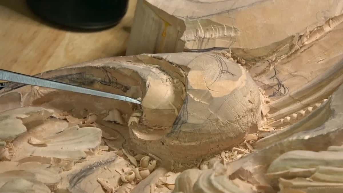 Plug cutting the waste Blade sunk in the deepest hollow