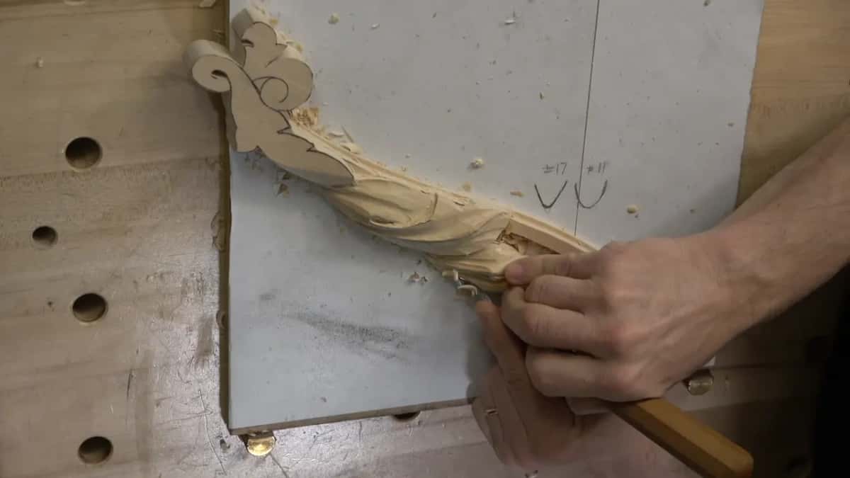 Middle of the leaf being blended with the handle low and the edge almost flat to the surface.