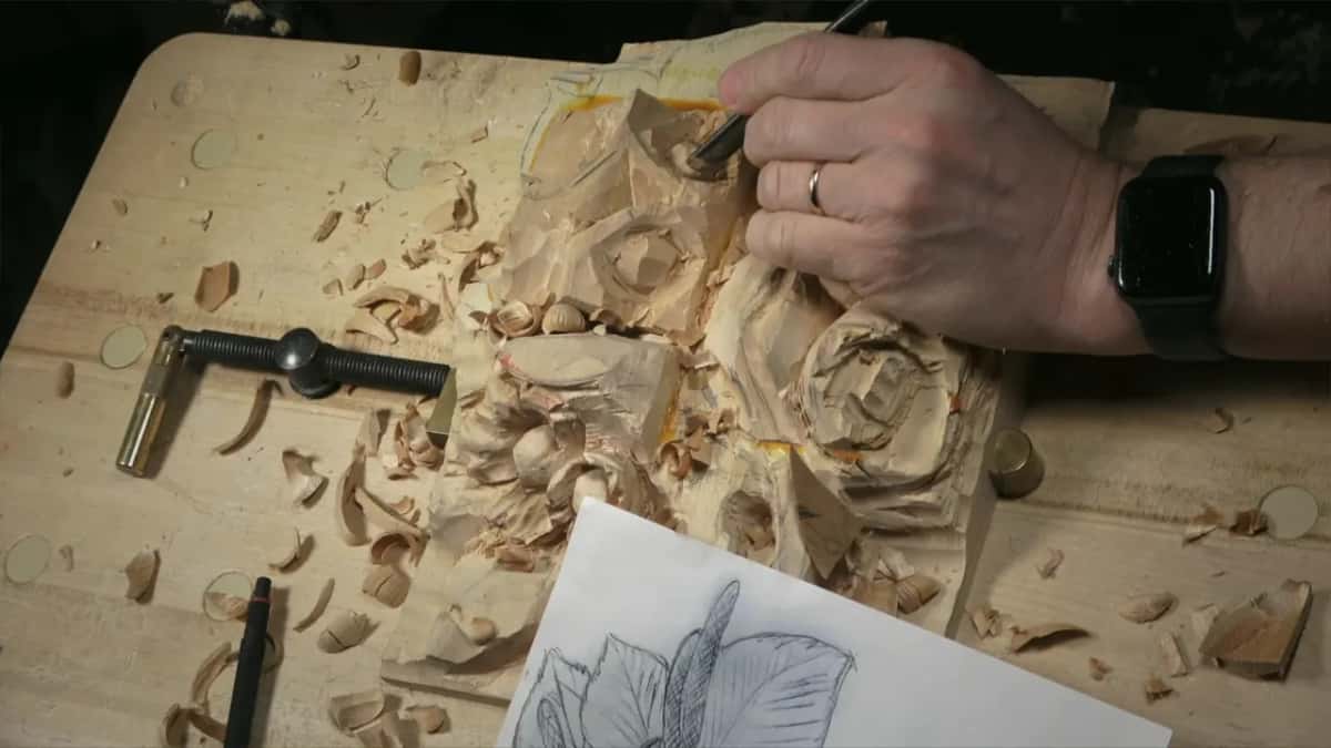 Fingertips on the top edge