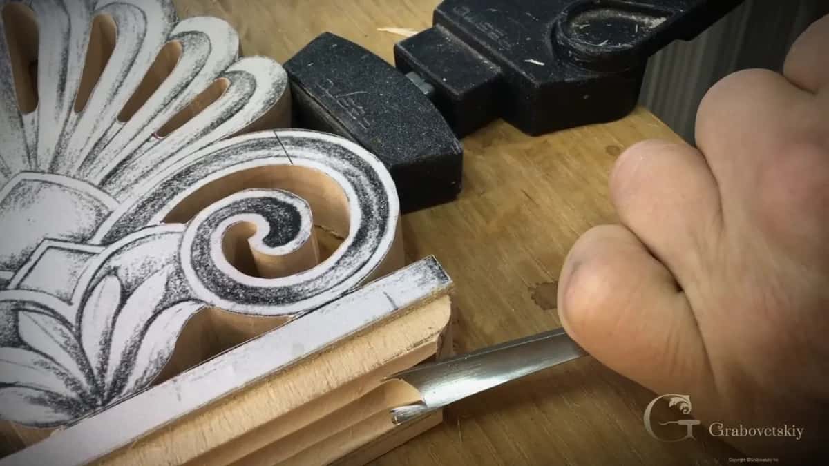 Gouge in the base