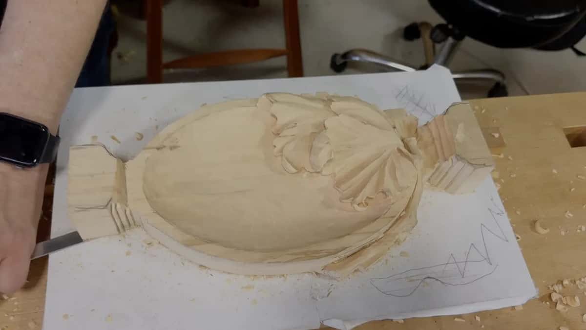 Whole tray from above on paper, a blade at the left block