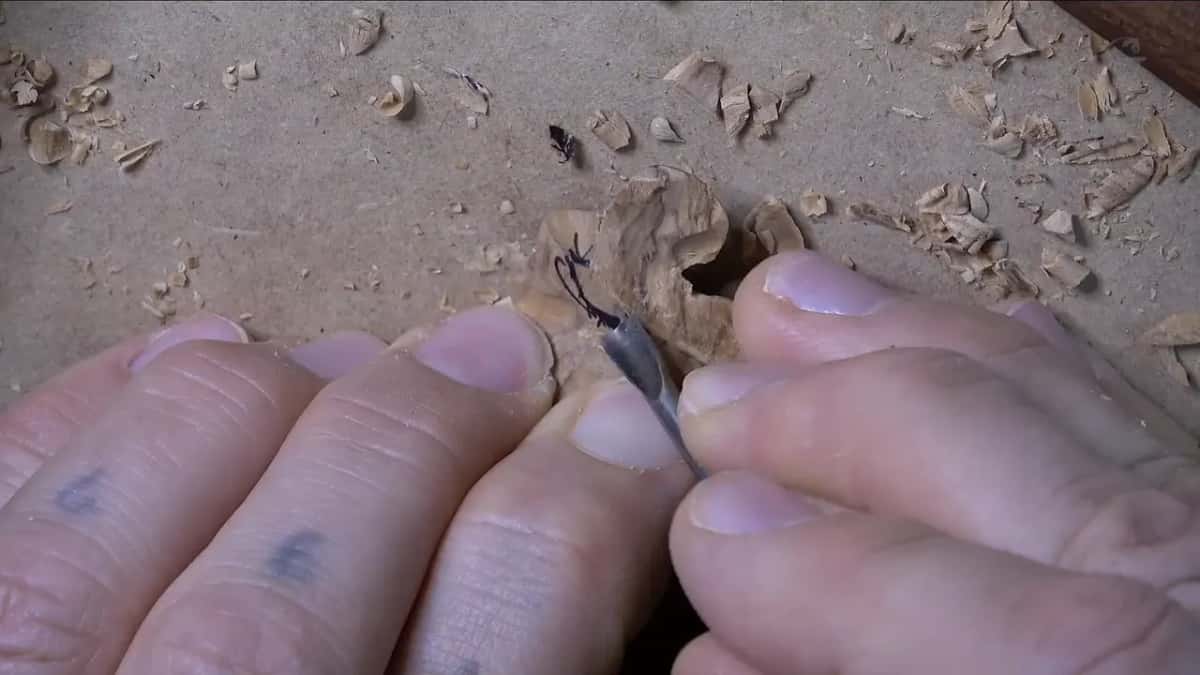 Marker lines guide the gouge here