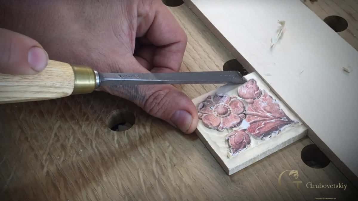 Flat gouge clearing ground