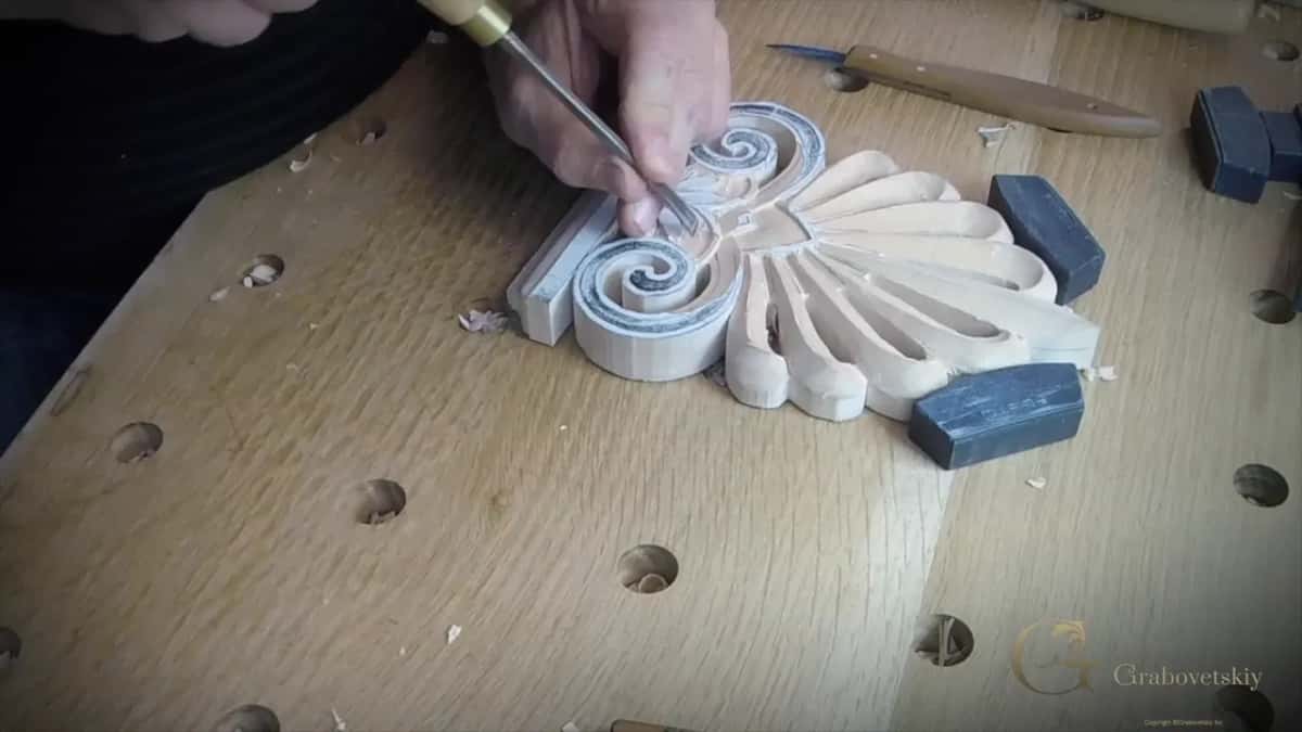 Grounding tool, seen from the side, working its way through the curl