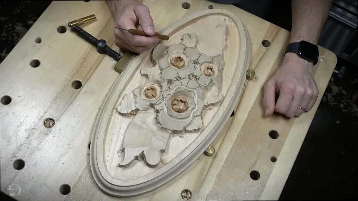 Small tool lifted over the rosette