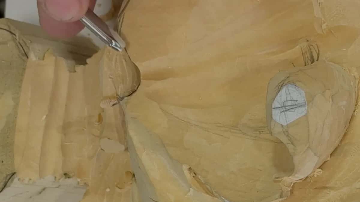 Tip of a narrow gouge in the joint