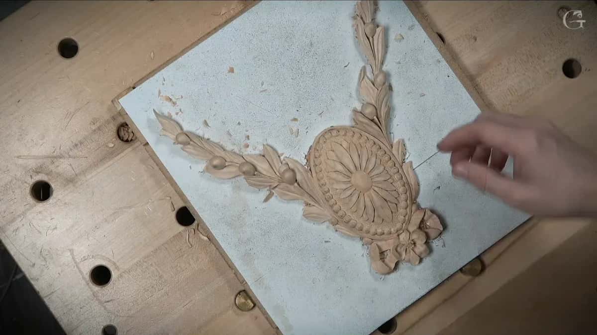 The rosette lying loose on its board