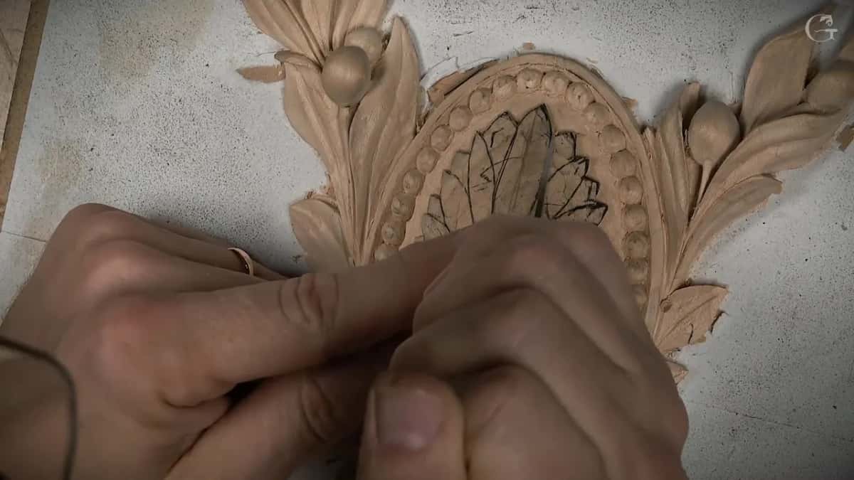 Both hands on one short blade
