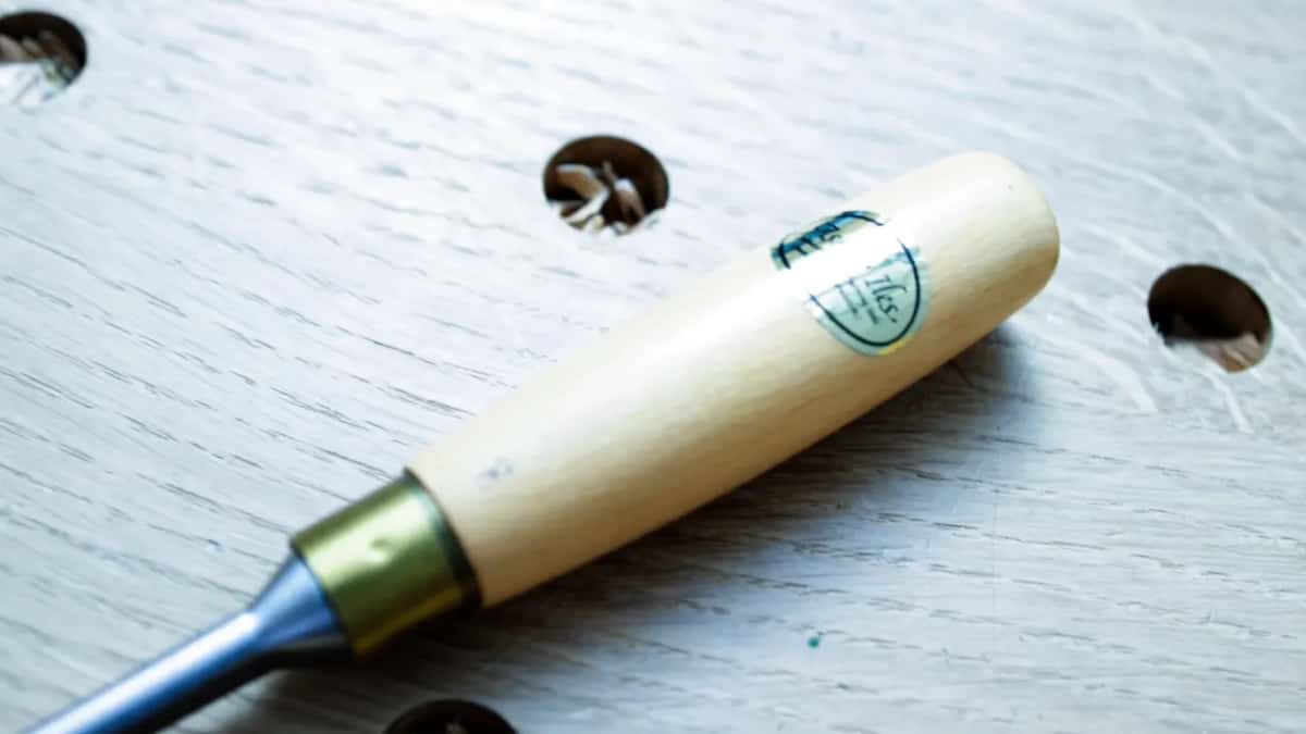 Pale handle, brass collar, steel shank.